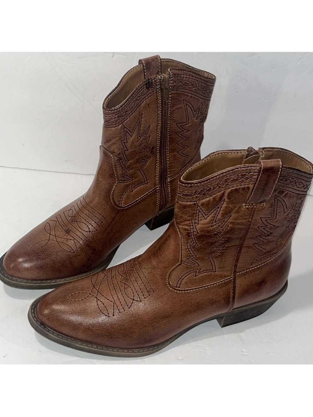 Classic Brown Leather Western Low Cut Boots - Picture 4 of 6